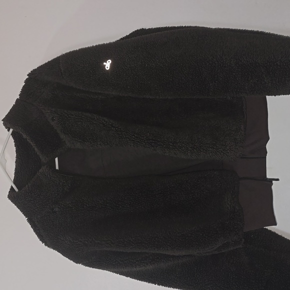 ALO Yoga Foxy Sherpa Teddy Jacket in Dark Brown - Picture 4 of 11